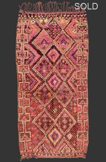 TM 2297, pile rug with a wild character + a geometric pattern full of variations that only show up on second sight, from the eastern MiddleAtlas or the nearby Moulouya valley, Morocco, 1960s/70s ...more